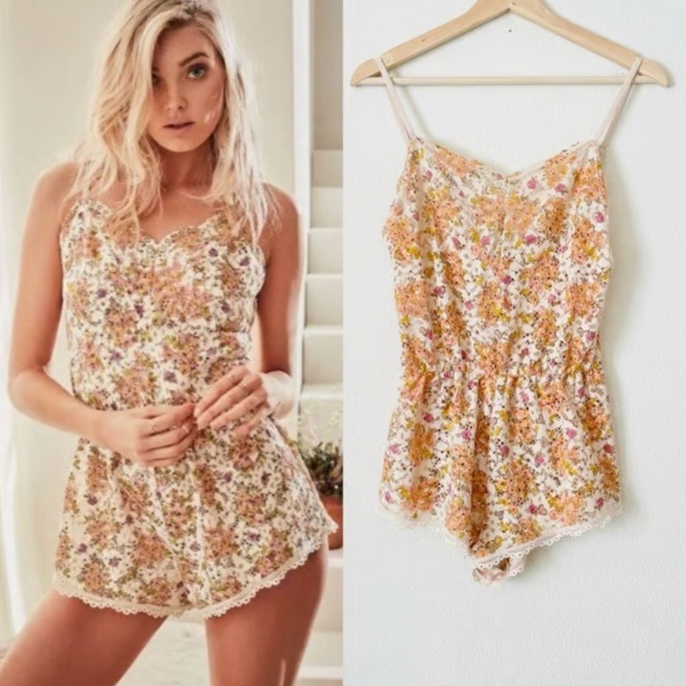 Victoria Secret Crochet Floral Lace Coverup Romper Size XS - Picture 2 of 14